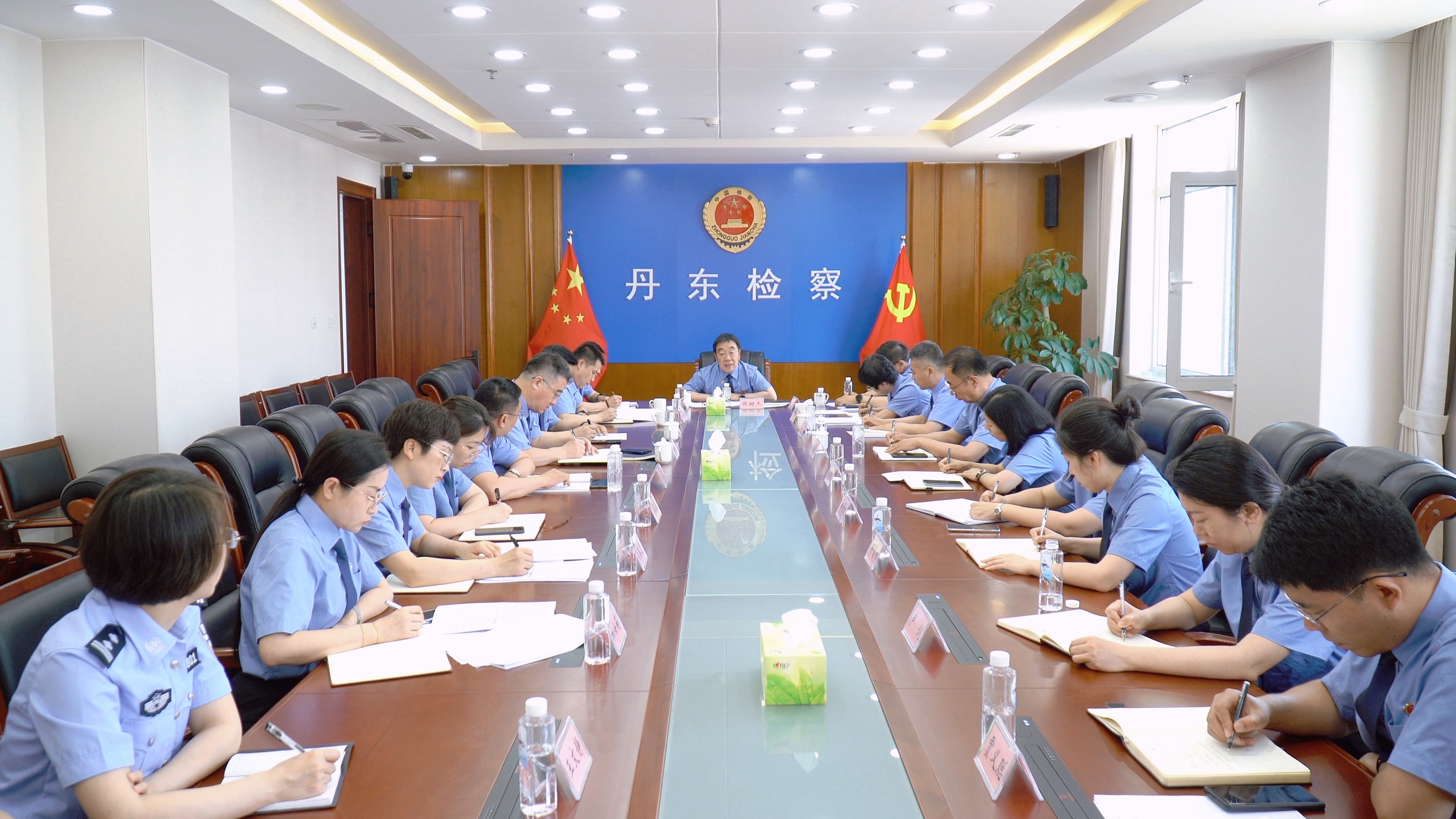 丹东市检察院党组召开深入贯彻中央八项规定精神学习教育第2期读书班暨党组理论学习中心组专题学习会